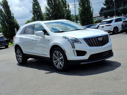 Used 2021 Cadillac XT5 Premium Luxury w/ LPO, Floor Liner Package AWD/4WD image 8