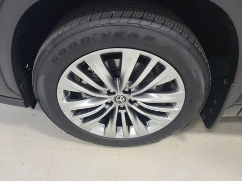 Used 2026 Toyota Highlander Platinum AWD/4WD image 46