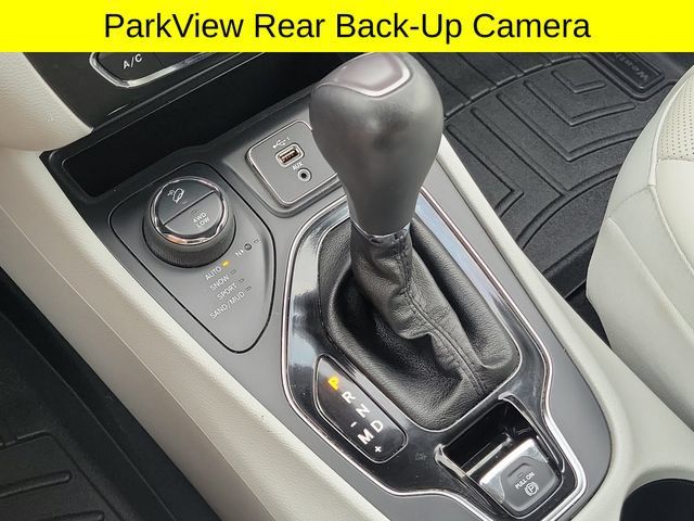 Used 2019 Jeep Cherokee Limited w/ Luxury Group AWD/4WD image 19