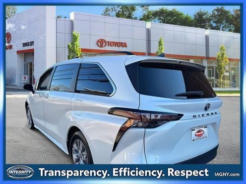 Certified 2024 Toyota Sienna XLE image 6