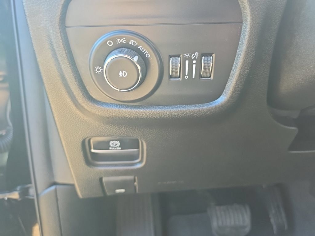 Used 2024 Jeep Grand Cherokee L Limited AWD/4WD image 35