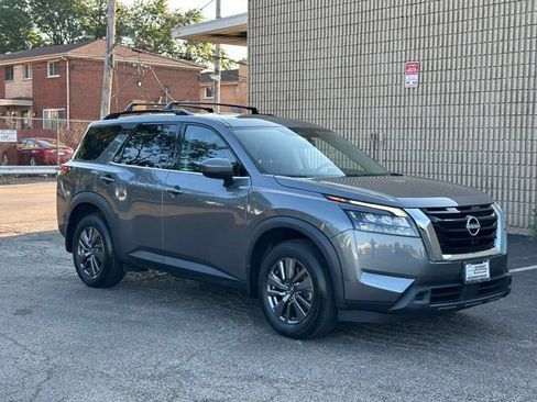 Used 2023 Nissan Pathfinder SV w/ SV Premium Package AWD/4WD image 3