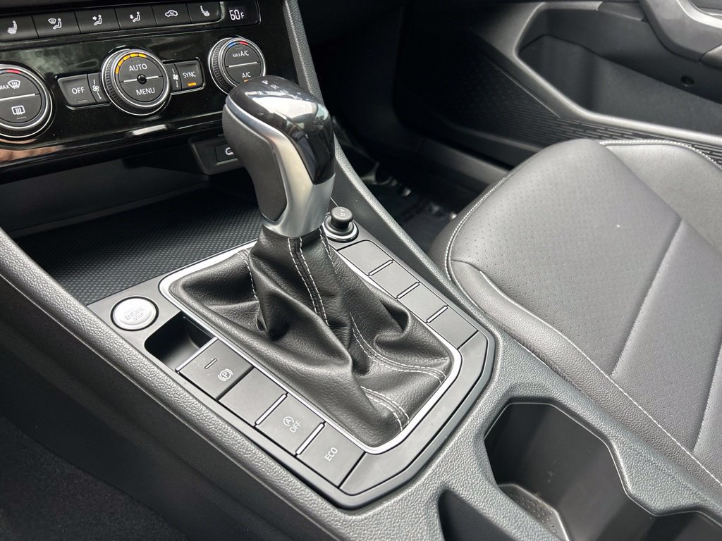 Certified 2024 Volkswagen Jetta SE FWD image 37
