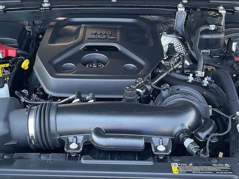 Used 2025 Jeep Wrangler Unlimited Sport AWD/4WD image 29