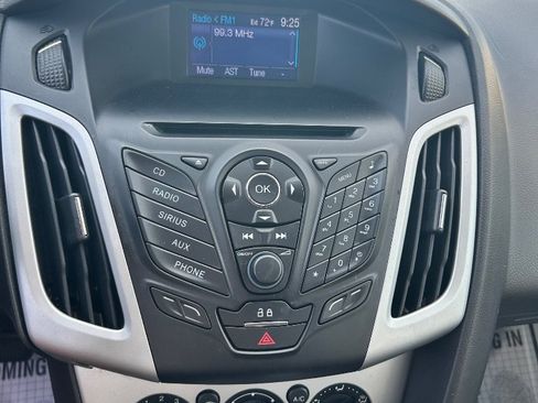Used 2012 Ford Focus SE FWD image 10