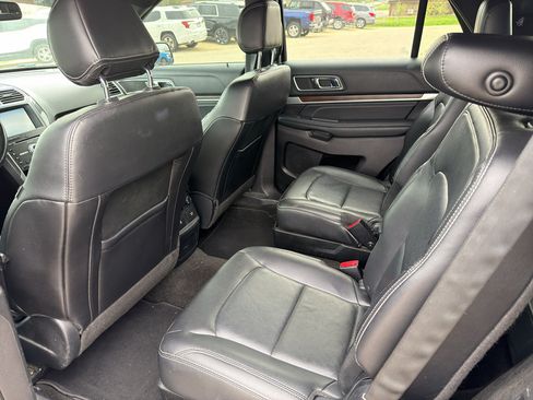 Used 2016 Ford Explorer XLT w/ Equipment Group 202A AWD/4WD image 9