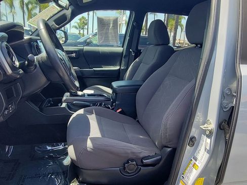 Used 2019 Toyota Tacoma TRD Off-Road w/ Technology Package AWD/4WD image 19