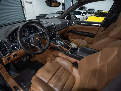 Used 2016 Porsche Cayenne Turbo S w/ Premium Package Plus image 18