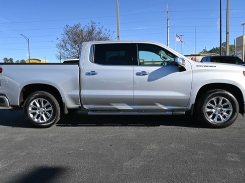 Used 2019 Chevrolet Silverado 1500 LTZ w/ LTZ Convenience Package image 11
