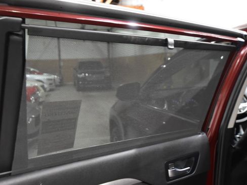Used 2019 Toyota Highlander XLE AWD/4WD image 37