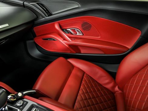 Used 2020 Audi R8 V10 w/ Carbon Exterior Package image 39