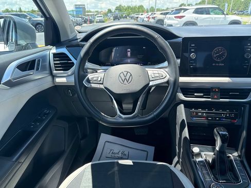 Used 2025 Volkswagen Taos SE AWD/4WD image 20