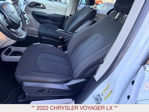 Certified 2022 Chrysler Voyager LX image 10