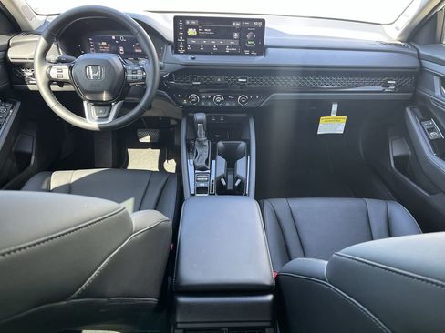 Used 2025 Honda Accord Touring image 11