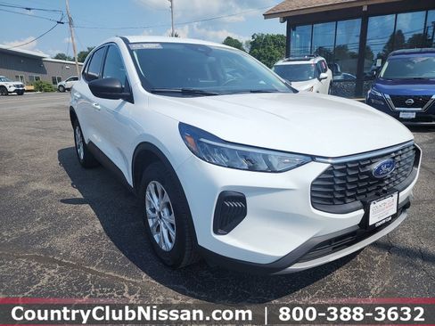 Used 2023 Ford Escape Active AWD/4WD image 2