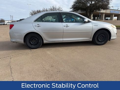 Used 2013 Toyota Camry LE image 9