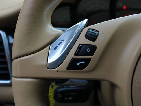 Used 2012 Porsche Panamera 4 image 8