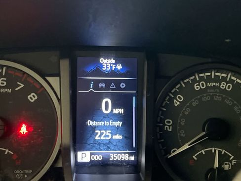 Certified 2023 Toyota Tacoma TRD Off-Road AWD/4WD image 15