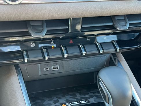 Used 2023 GMC Canyon Denali image 37