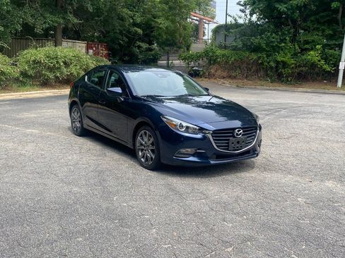 Used 2018 MAZDA MAZDA3 Touring FWD image 3