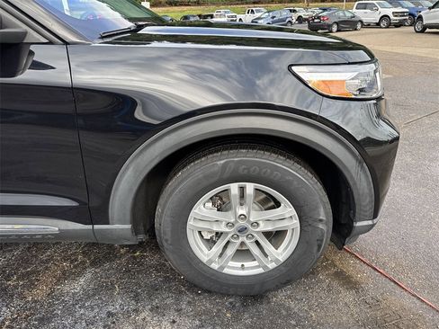 Used 2022 Ford Explorer XLT w/ Equipment Group 202A image 2