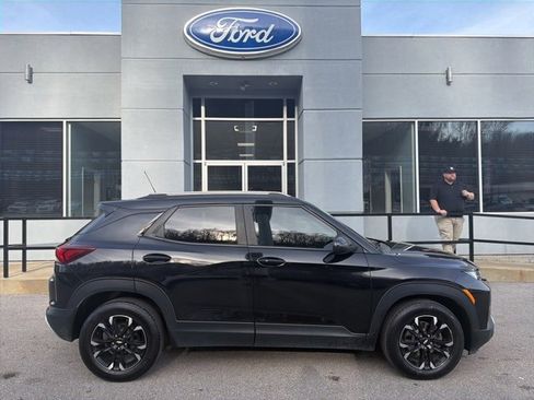 Used 2021 Chevrolet TrailBlazer LT w/ Convenience Package image 2