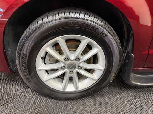 Used 2019 Dodge Grand Caravan SXT image 3