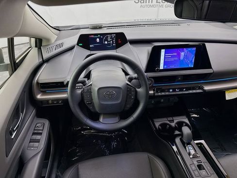 Used 2025 Toyota Prius XLE image 22