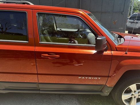 Used 2012 Jeep Patriot Latitude w/ Sun/Sound Group AWD/4WD image 9