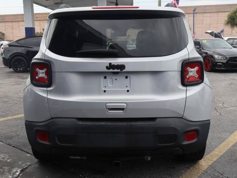Used 2020 Jeep Renegade Altitude w/ UConnect 8.4 Nav Group FWD image 5
