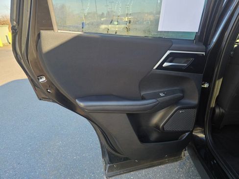 Used 2025 Mitsubishi Outlander ES image 19