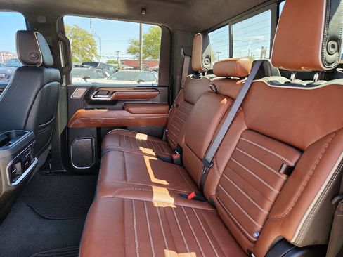 Used 2025 GMC Sierra 3500 Denali Ultimate image 9