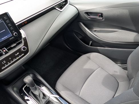 Used 2022 Toyota Corolla LE FWD image 11