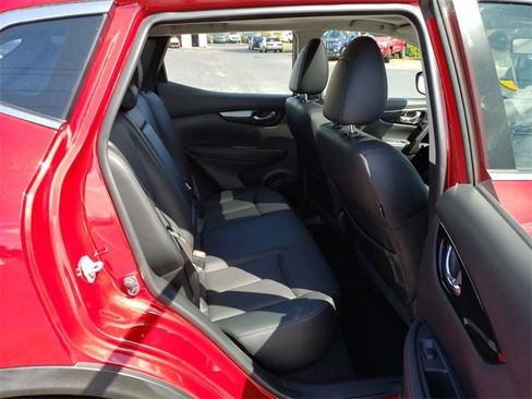 Used 2018 Nissan Rogue Sport SL w/ SL Premium Package image 38