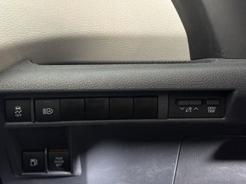Used 2023 Toyota Sienna LE AWD/4WD image 33