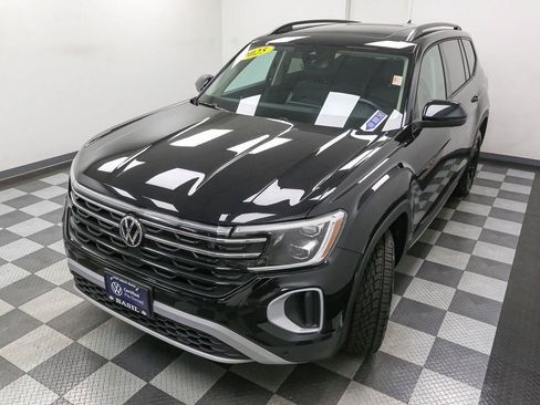 Certified 2025 Volkswagen Atlas Peak Edition SE AWD/4WD image 7