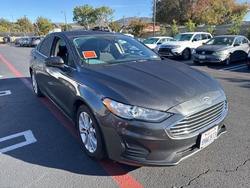 Used 2020 Ford Fusion SE image 4