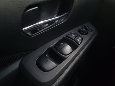Used 2021 Nissan Kicks SV FWD image 27