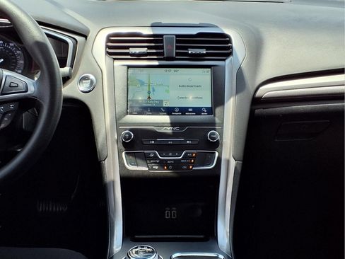 Used 2020 Ford Fusion SE FWD image 15