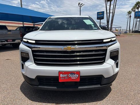 Used 2026 Chevrolet Traverse LT w/ Driver Confidence Package FWD image 2