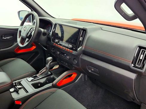 Used 2025 Nissan Frontier PRO-4X image 23