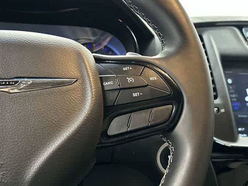 Used 2018 Chrysler 300 S w/ 300S Premium Group RWD image 18
