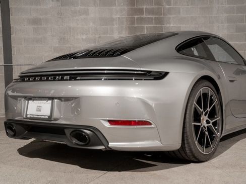Used 2025 Porsche 911 Carrera T RWD image 40