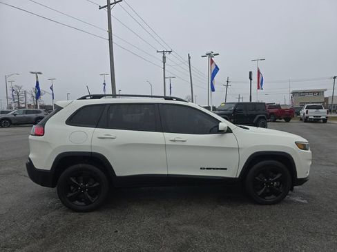 Used 2019 Jeep Cherokee Latitude Plus image 4