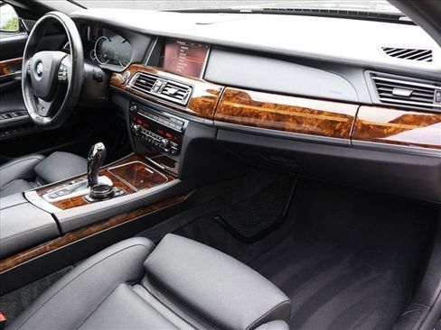 Used 2015 BMW 750Li xDrive AWD/4WD image 26
