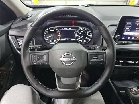 Used 2025 Nissan Rogue SV image 14