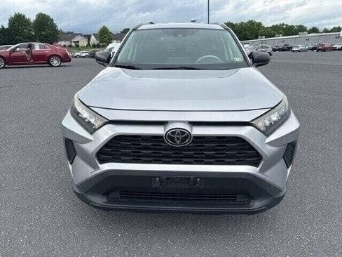 Used 2019 Toyota RAV4 LE image 8