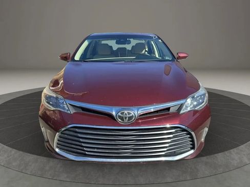 Used 2018 Toyota Avalon Limited image 2