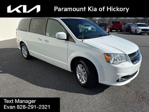 Used 2019 Dodge Grand Caravan SXT image 3