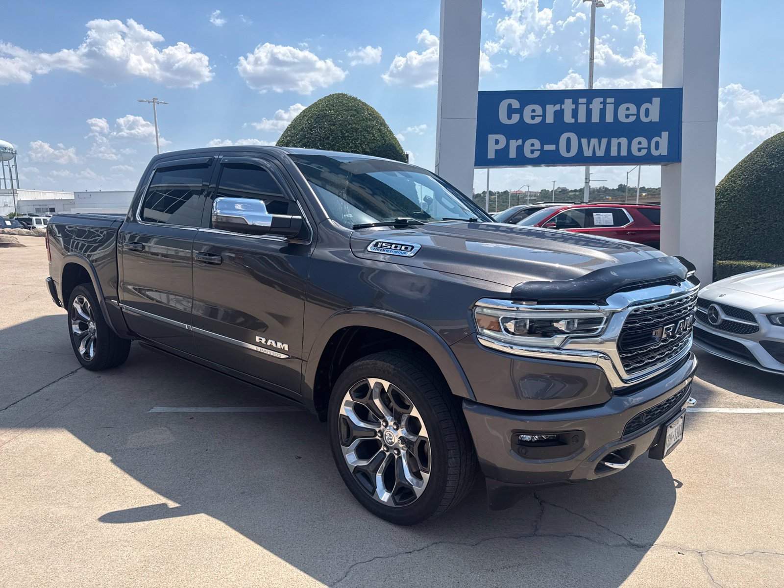 Used 2024 RAM 1500 Limited AWD/4WD image 3
